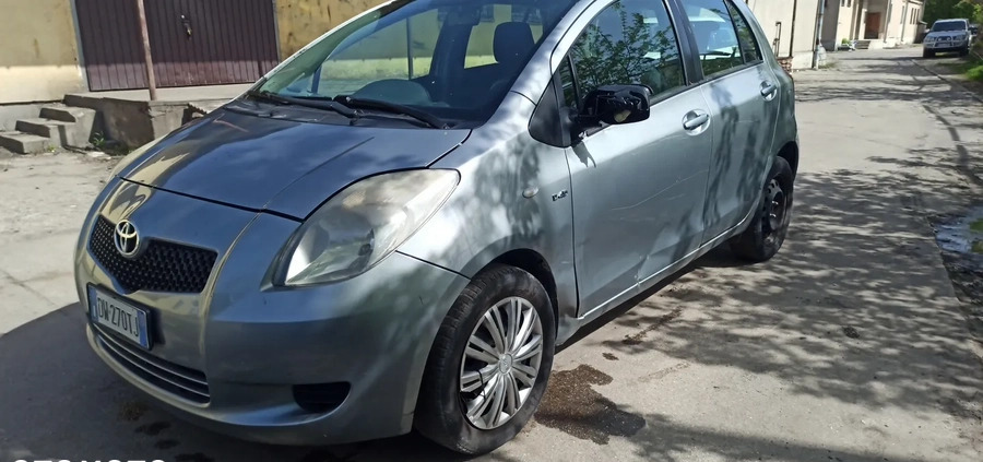 Toyota Yaris cena 4900 przebieg: 250000, rok produkcji 2007 z Puławy małe 56